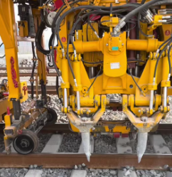 大型養路搗固機作業(yè)應注意事項